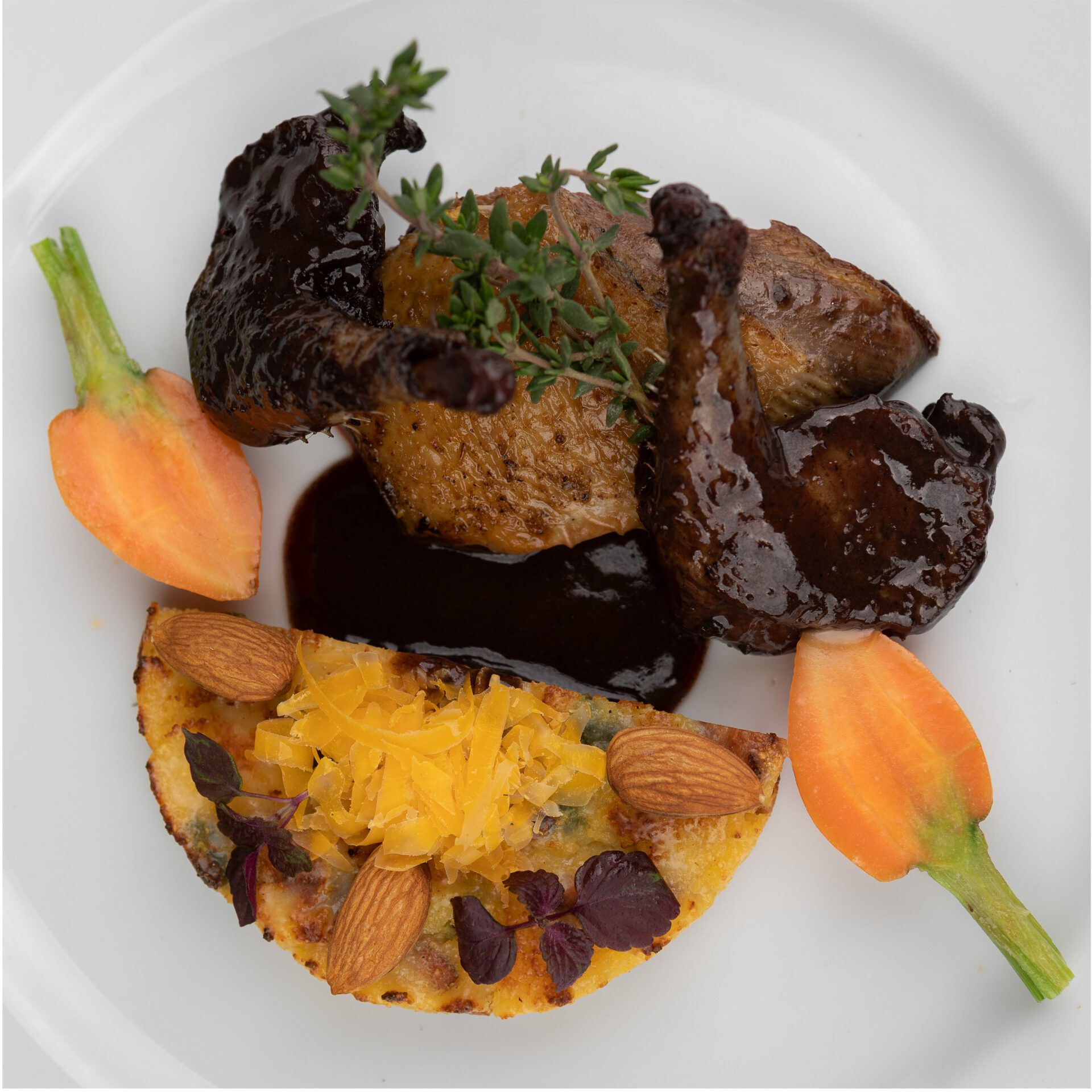 Plat : Pigeon royal en deux cuissons, Nougat de polenta, mimolette et son jus corsé